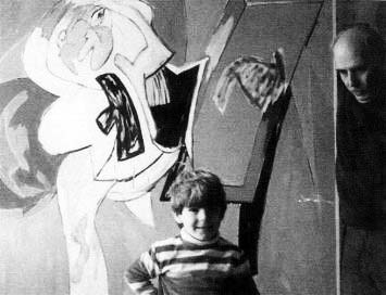 Juan Barjola en su estudio, con su nieto David de 6 aos